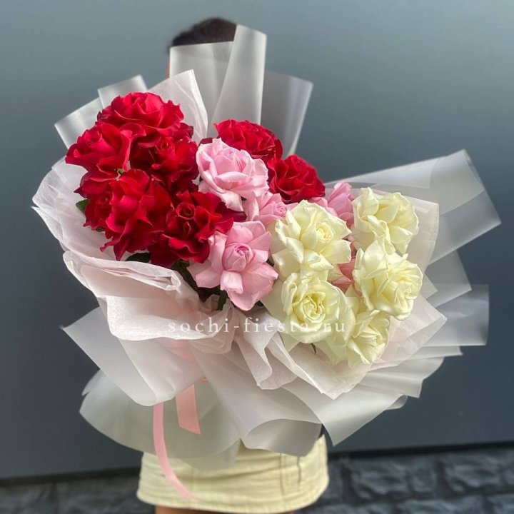 Микс из 17 роз в Симферополи