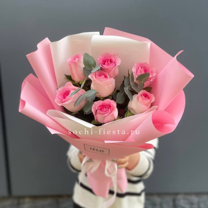 7 роз с эвкалиптом в Симферополи