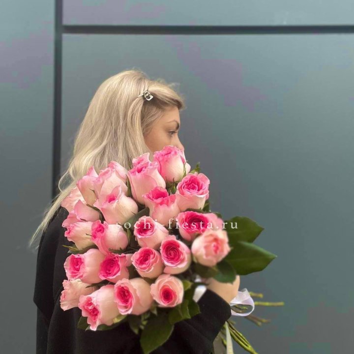  25 розовых роз в Симферополи