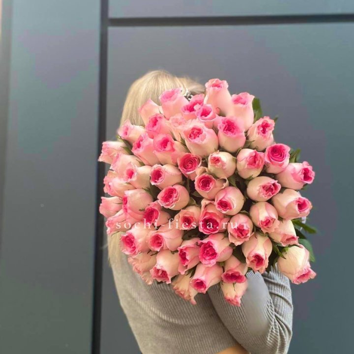 51 розовая роза в Симферополи