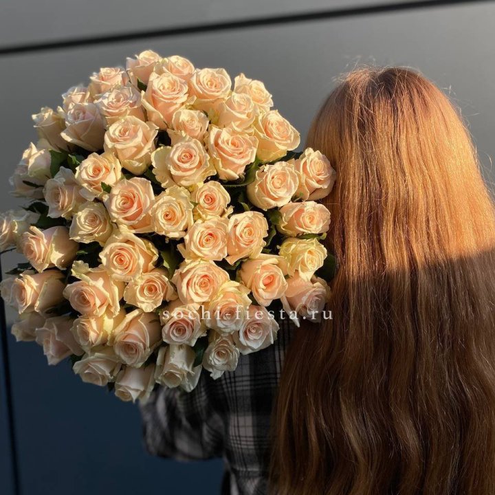 Охапка кремовых роз в Симферополи