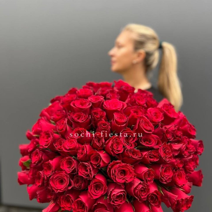 Охапка из 101 красной розы в Симферополи