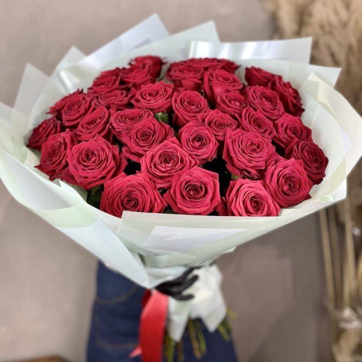 37 красных роз в Симферополи