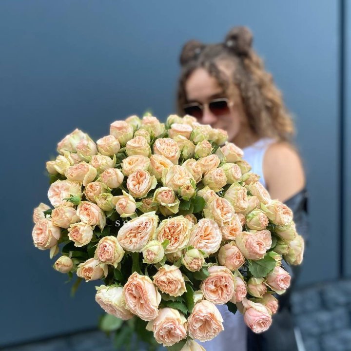 25 пионовидных роз в Симферополи