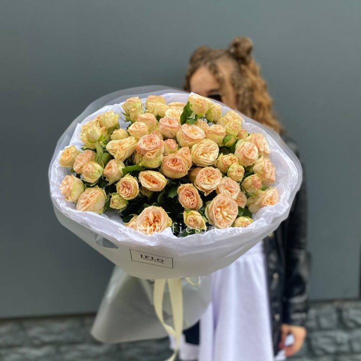 15 пионовидных роз в Симферополи