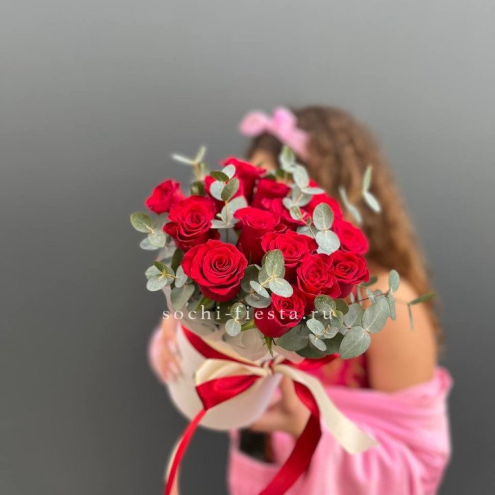 15 Красных роз в боксе №2 в Симферополи