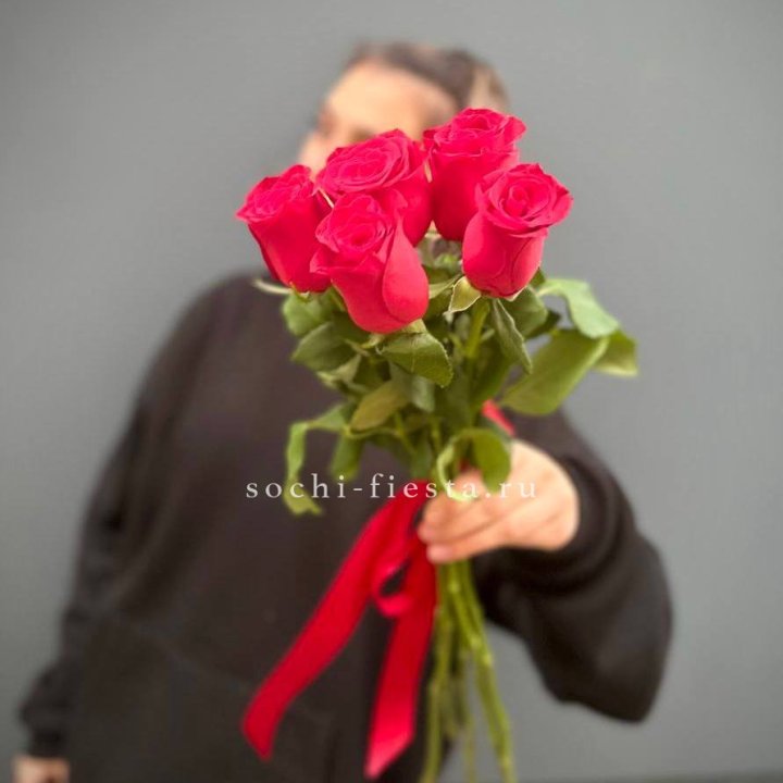 Букет 5 красных роз  в Симферополи