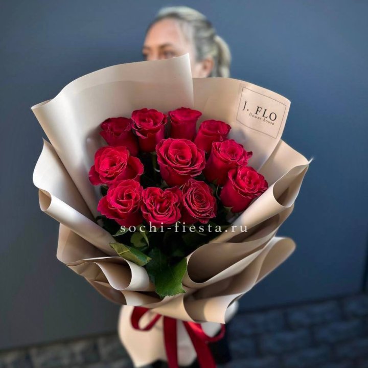 Букет красных роз "Наоми" в Симферополи