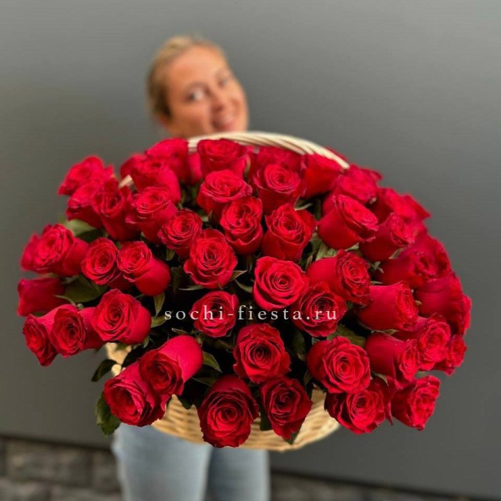 101 красная роза в корзине   в Симферополи