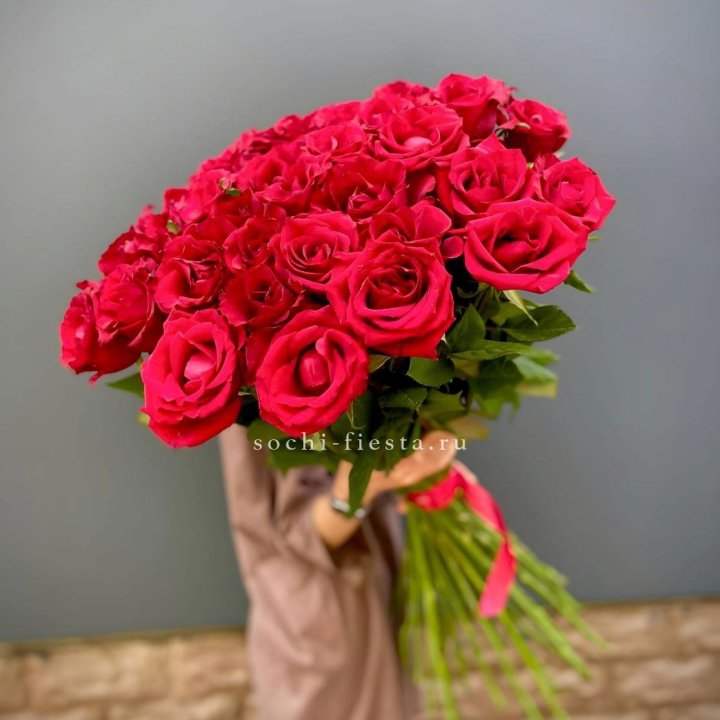 51 высокая красная роза в Симферополи