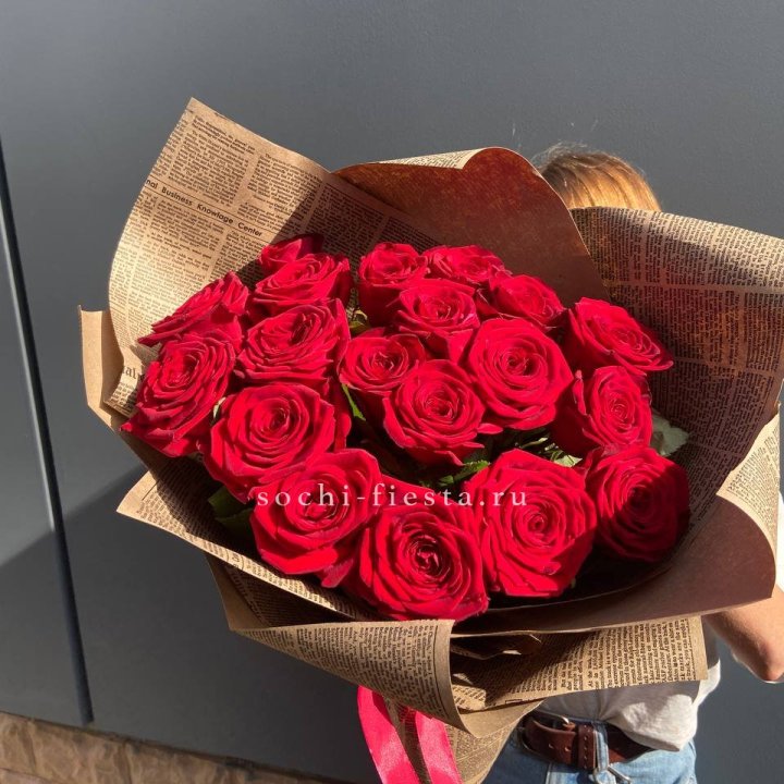 19 красных роз Леди Крафт в Симферополи