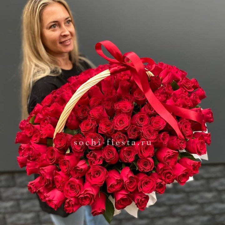 151 красная  роза в корзине в Симферополи