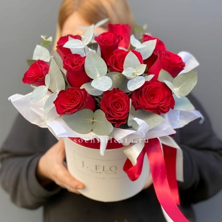 11 роз в шляпной коробке в Симферополи
