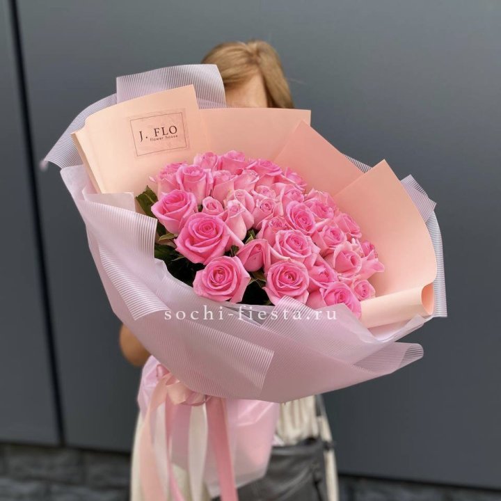 33 Розовые розы в Симферополи