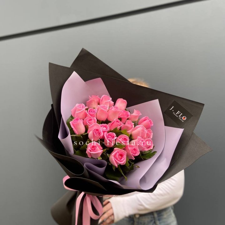 19 розовых роз  в Симферополи