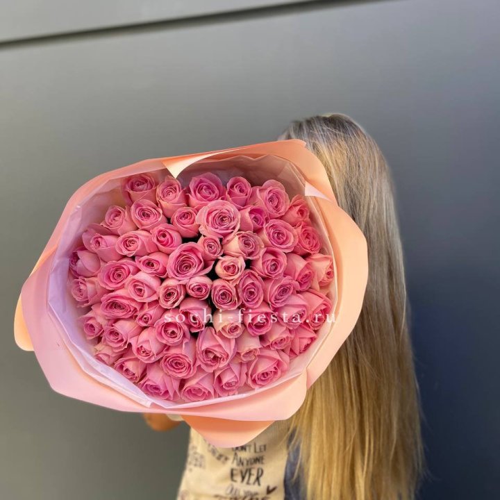 55 розовых роз в Симферополи