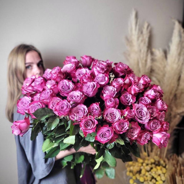 Охапка высоких роз Деп перпел в Симферополи