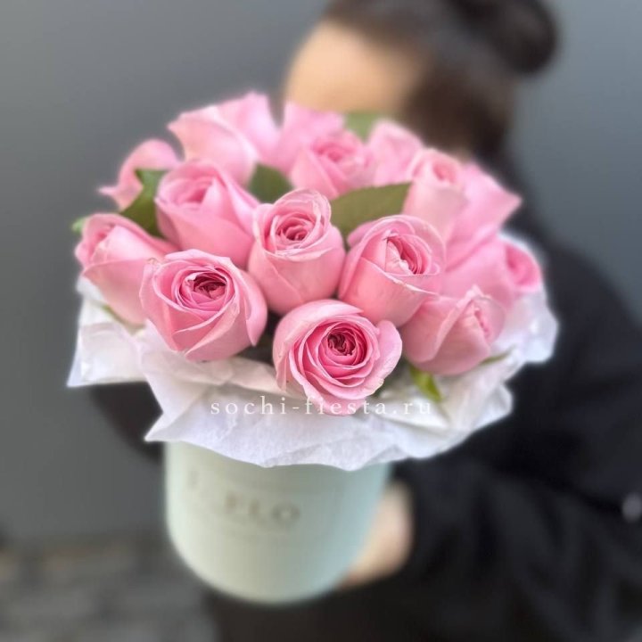 17 розовых роз в цилиндре в Симферополи