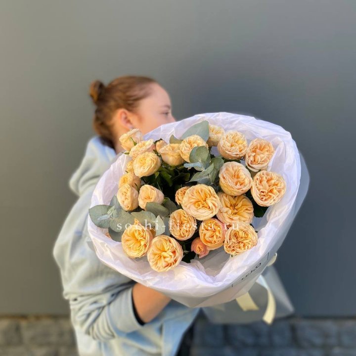 7 пионовидных роз в Симферополи