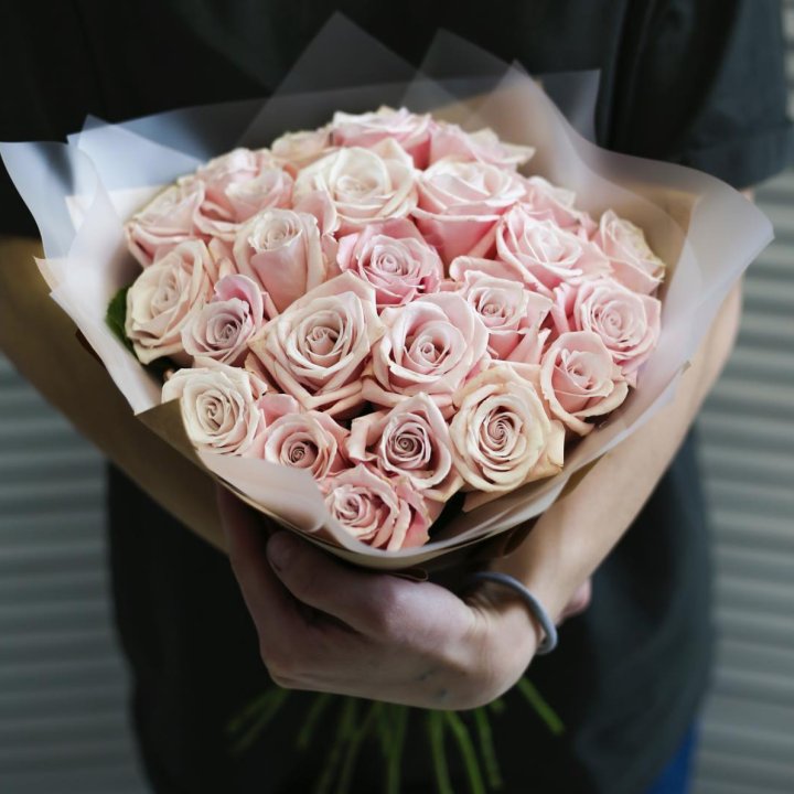 27 кремовых роз в Симферополи