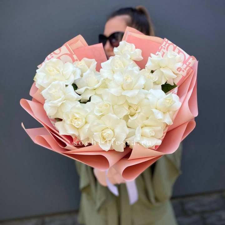 Белые розы "Аморе" в Симферополи