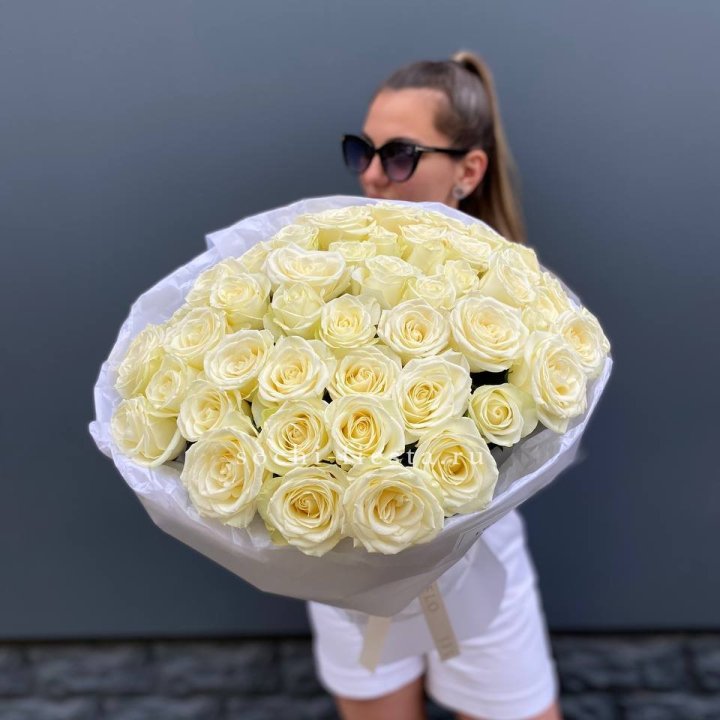 51 белая роза  в Симферополи