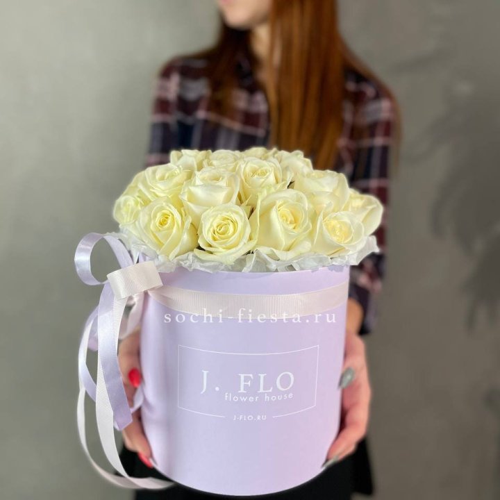 25 роз в цилиндре  в Симферополи