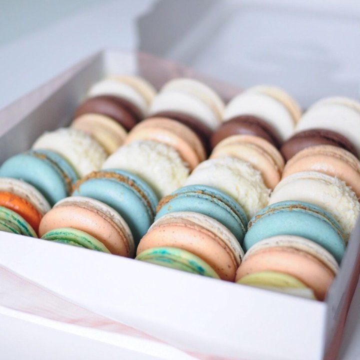 Коробка макаронс 25 шт. в Симферополи