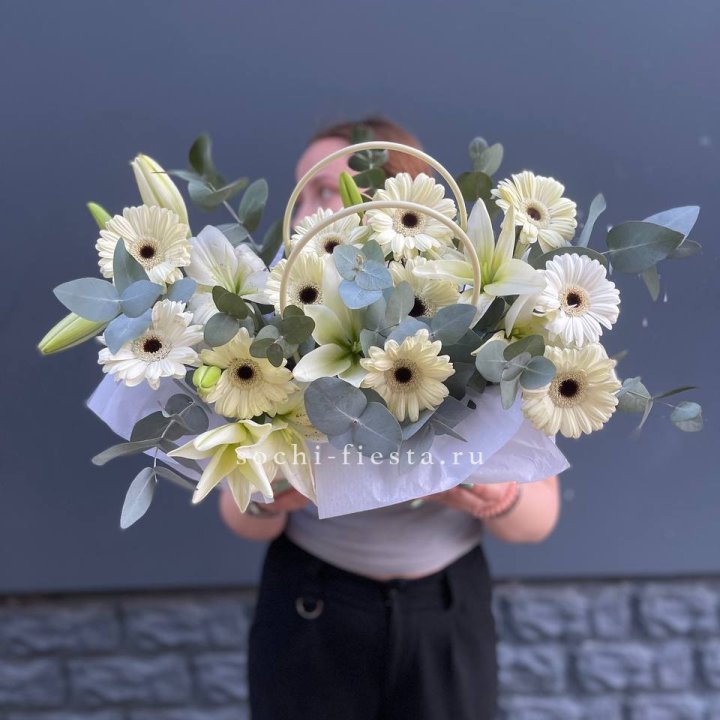 Сумочка лилии и герберы в Симферополи