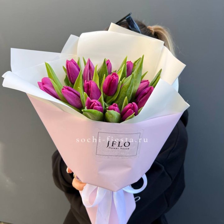 15 пурпурных тюльпанов в Симферополи
