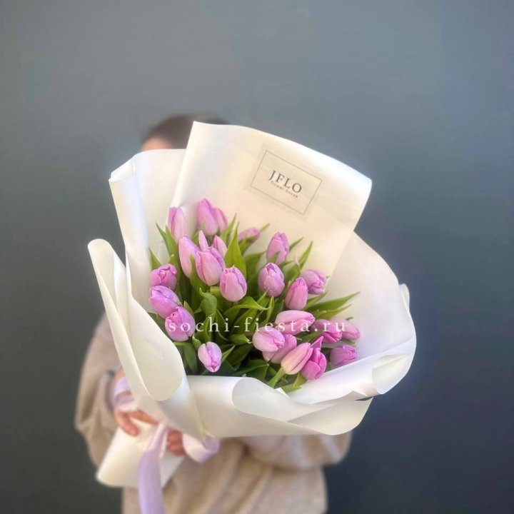 25 сиреневых тюльпанов в Симферополи