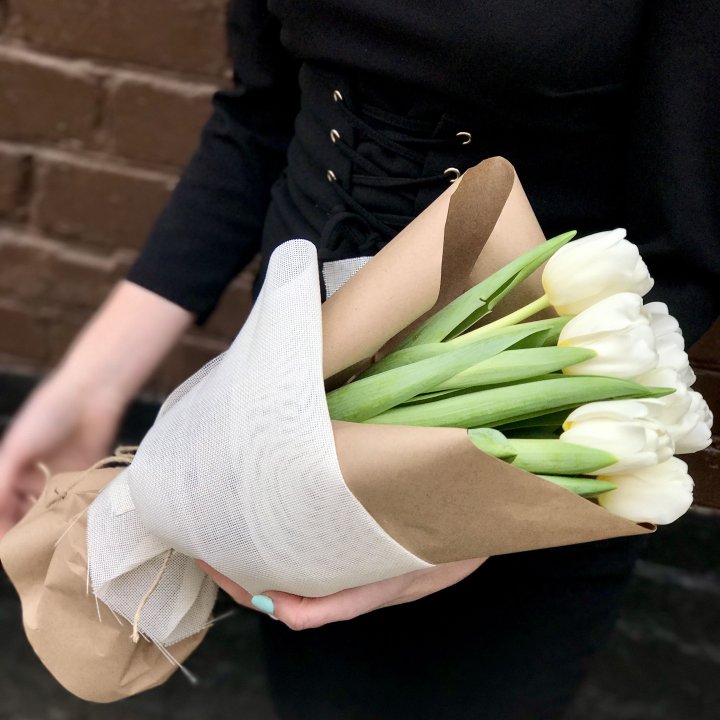 Букет белых тюльпанов в Симферополи