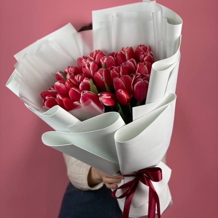 Букет красных тюльпанов в Симферополи